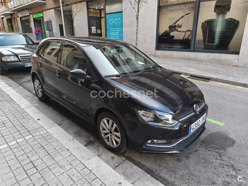 Usado VW Polo Advance 75 CV (55 kW) 2016 Negro Berlina