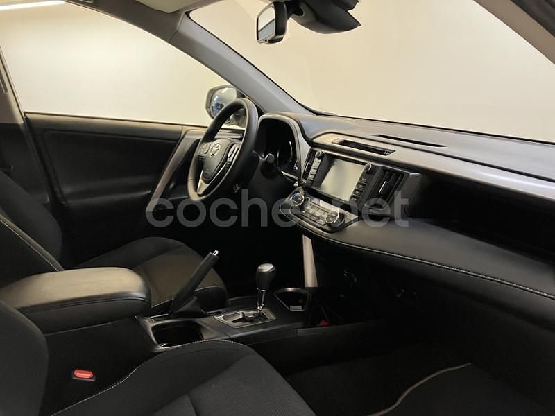 Usado Toyota RAV4 Hybrid Advance 197 CV (144 kW) 2018 Blanco SUV