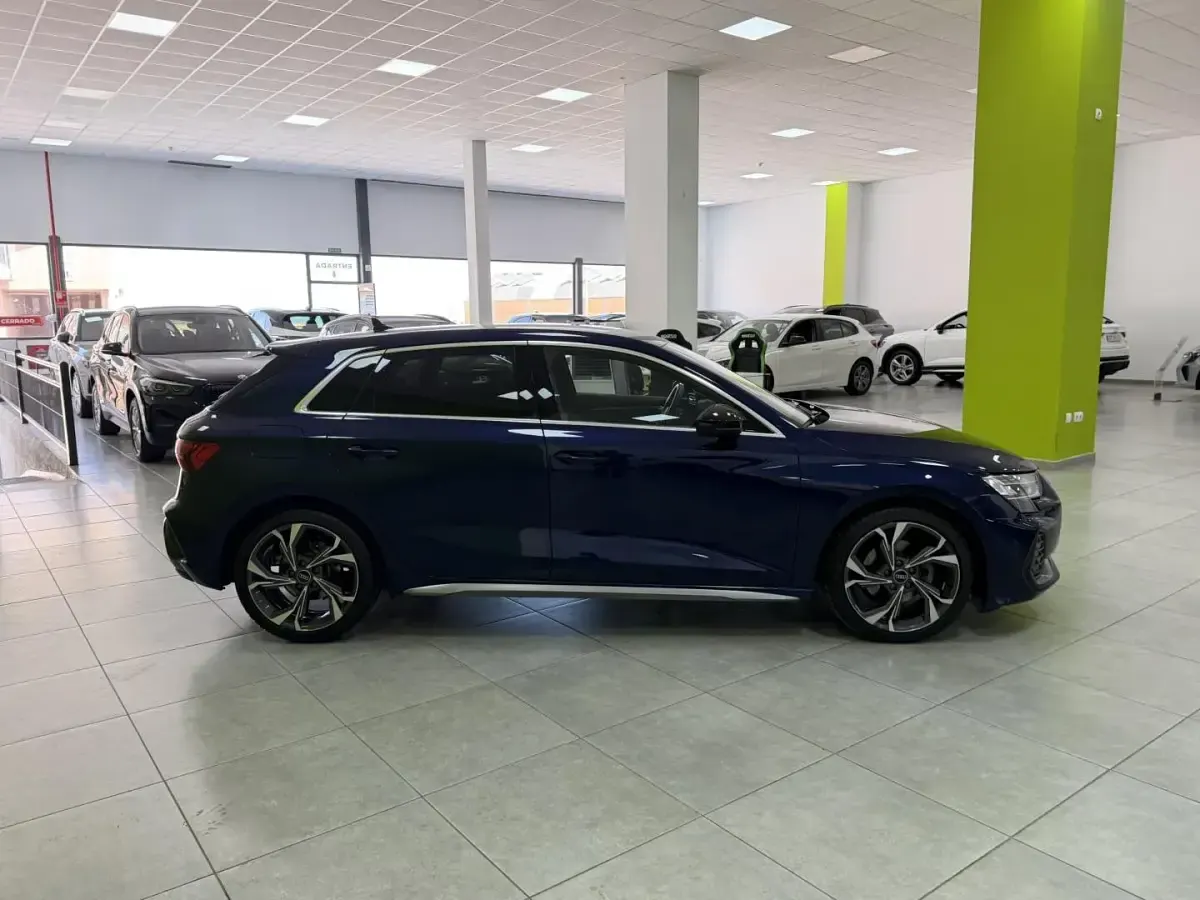 Usado Audi A3 e-tron S-Line 116 CV (85 kW) 2024 Azul Utilitario