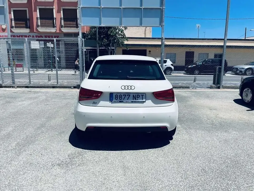 Usado Audi A1 Attraction 86 CV (63 kW) 2012 Blanco Utilitario