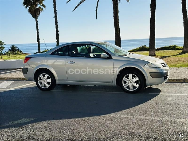 Gris / plata Usado 2004 Renault Mégane Cabriolet Dynamique Descapotable | 3500 € (Precio justo) - Imagen 1/4