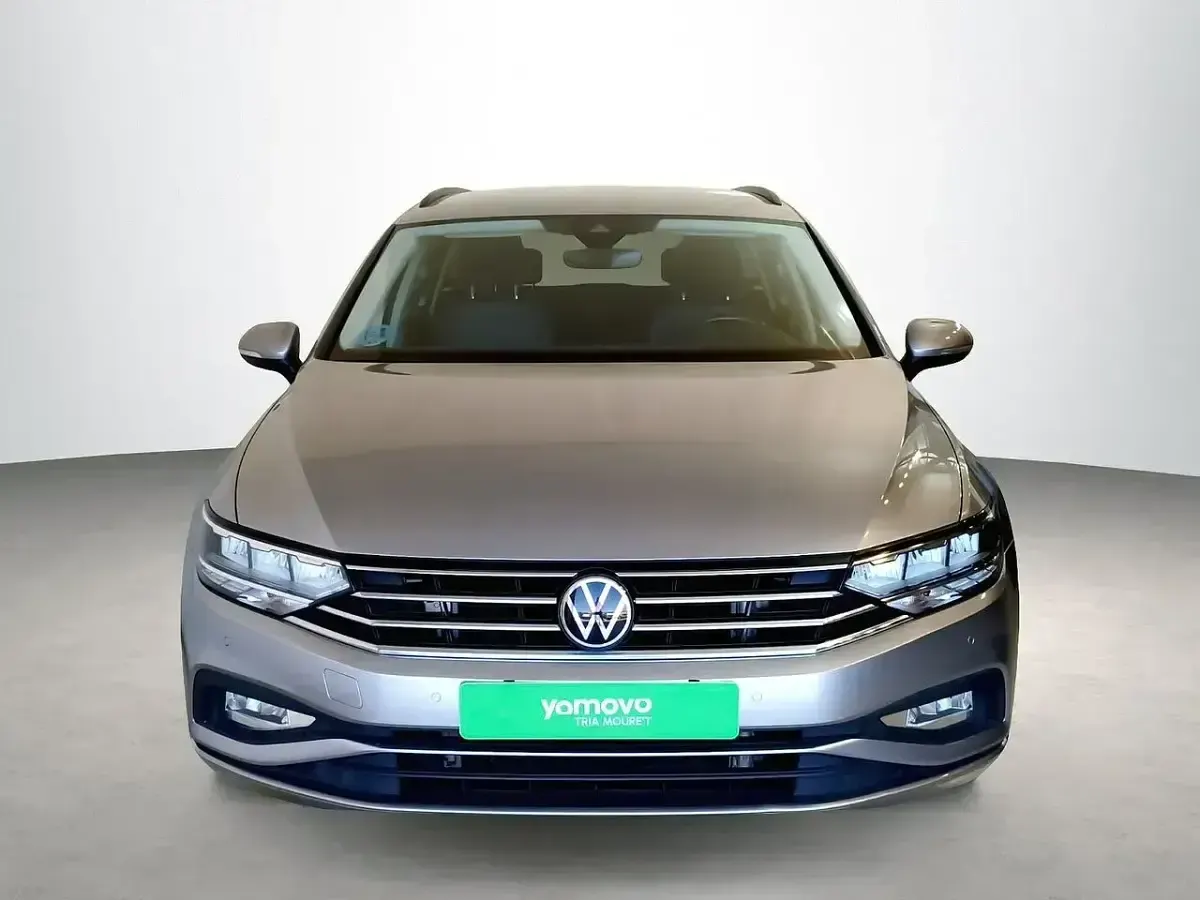 Usado VW Passat Business 150 CV (110 kW) 2022 Plateado Familiar
