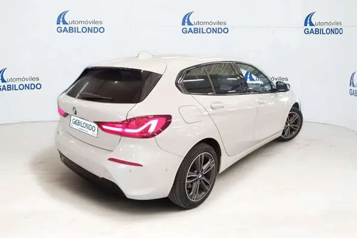 Usado BMW 118 136 CV (100 kW) 2023 Blanco Utilitario