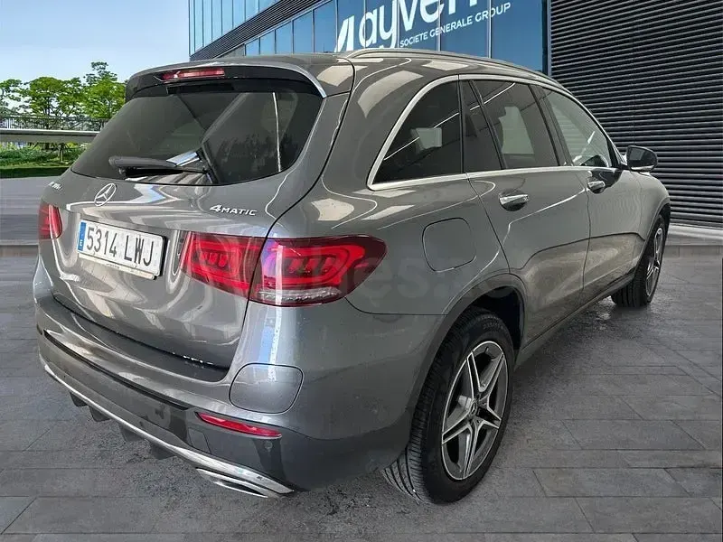 Usado Mercedes GLC300e 320 CV (235 kW) 2022 Gris / plata SUV