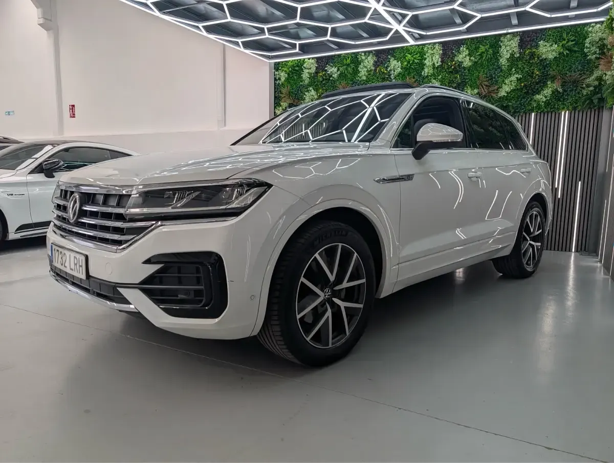 Usado VW Touareg R-line 286 CV (210 kW) 2022 Blanco SUV