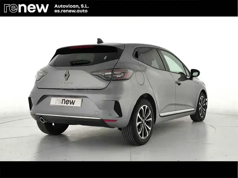 Usado Renault Clio V Techno 100 CV (73 kW) 2025 Gris / plata Berlina