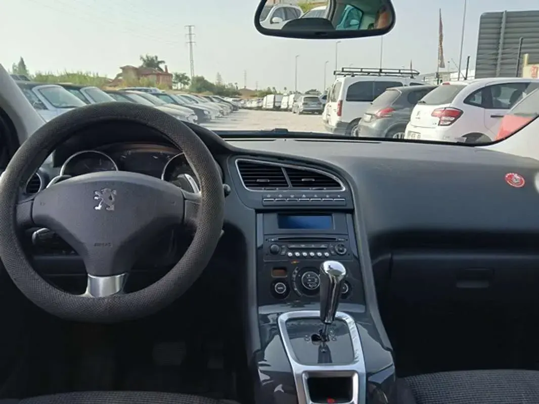 Usado Peugeot 5008 Active 111 CV (81 kW) 2011 Negro Monovolumen