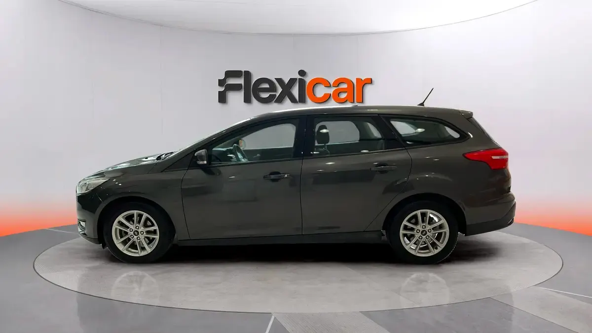 Usado Ford Focus Business Edition 125 CV (91 kW) 2017 Gris Familiar