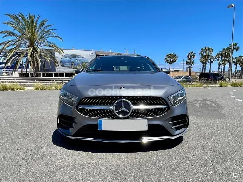 Usado Mercedes A180 116 CV (85 kW) 2021 Gris / plata Berlina