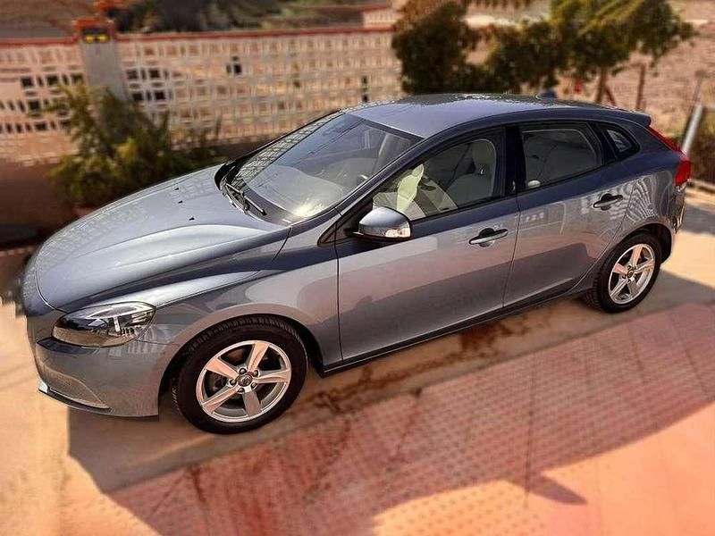 Usado Volvo V40 Kinetic 114 CV (83 kW) 2013 Gris Utilitario