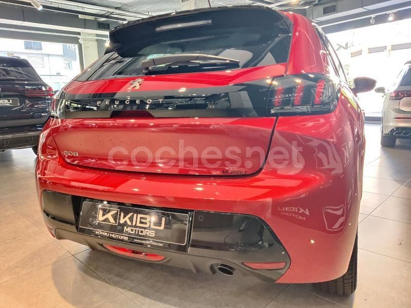 Usado Peugeot 208 Allure 100 CV (73 kW) 2023 Granate Utilitario