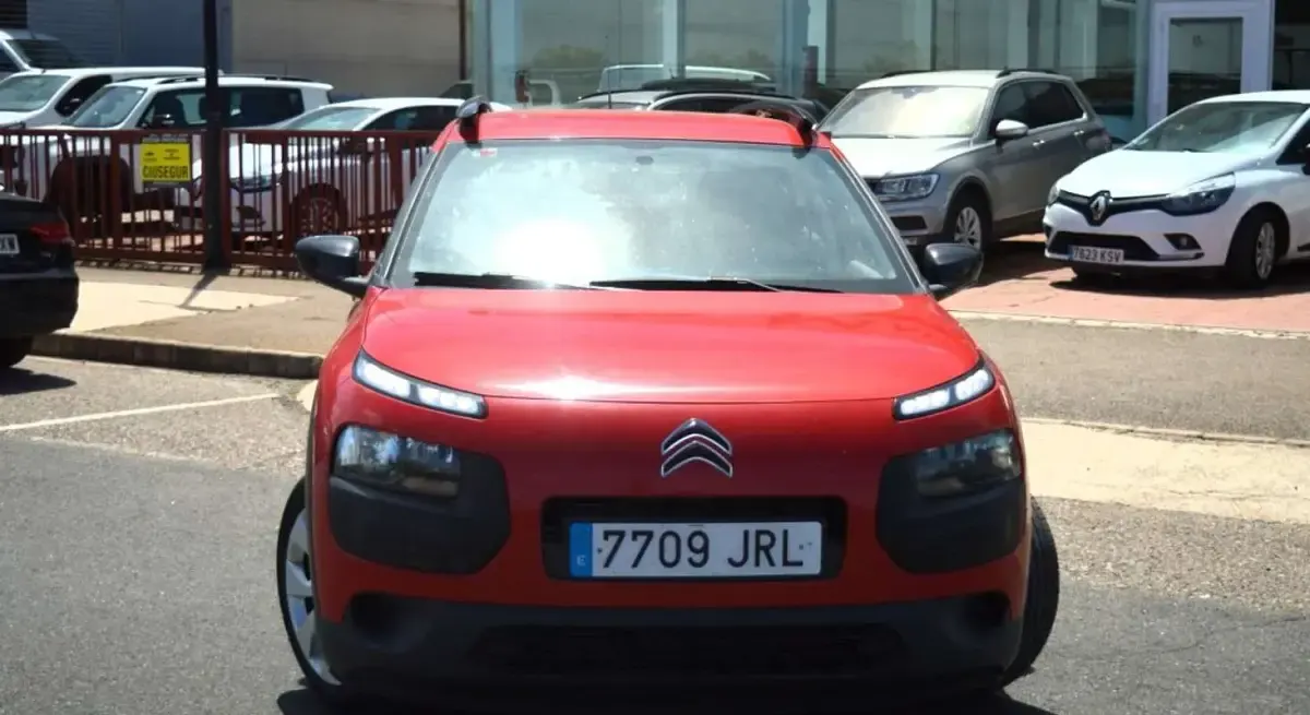 Käytetty Citroën C4 Cactus Feel 82 HP (60 kW) 2016 Punainen Viistoperä