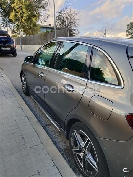 Usado Mercedes B180 116 CV (85 kW) 2022 Gris / plata Monovolumen