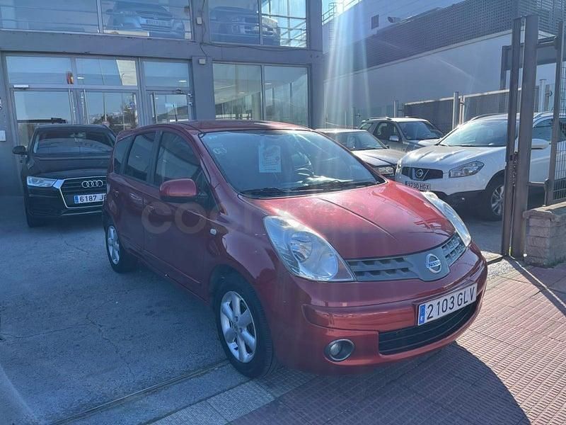 Usado Nissan Note Acenta 86 CV (63 kW) 2009 Granate Utilitario