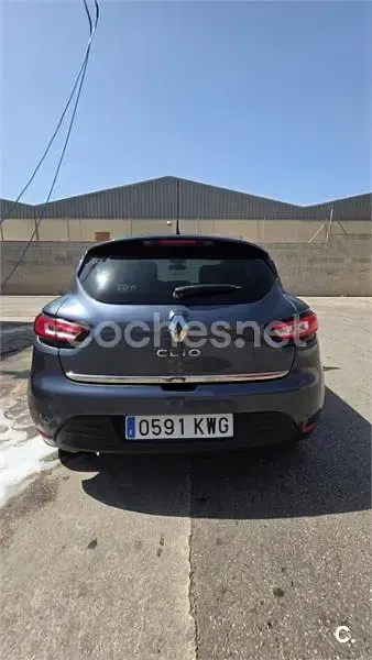 Usado Renault Clio IV Zen 90 CV (66 kW) 2019 Gris / plata Berlina