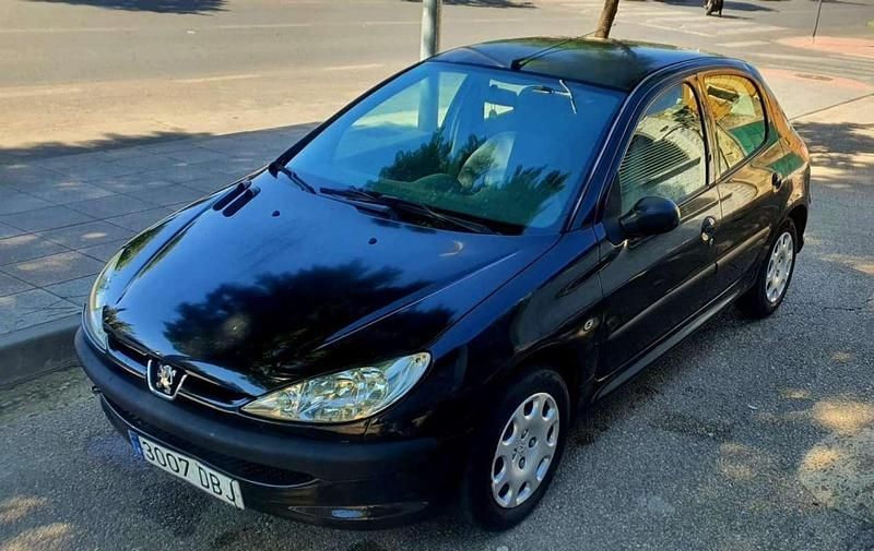 Negro Usado 2004 Peugeot 206 Utilitario | 2000 € - Imagen 1/4