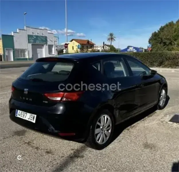 Usado Seat Leon ST Style 110 CV (80 kW) 2014 Negro Familiar