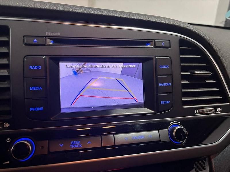 Usado Hyundai Elantra 128 CV (94 kW) 2018 Gris Berlina