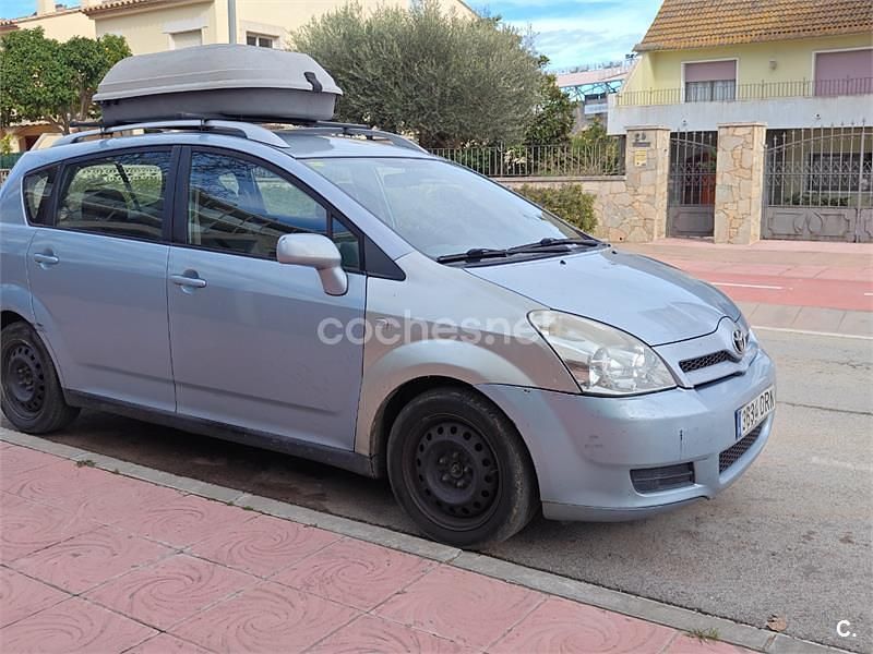 Usado Toyota Corolla Verso Luna 116 CV (85 kW) 2005 Gris / plata Monovolumen