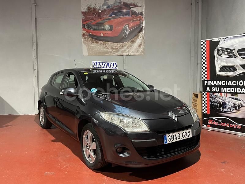 Gris / plata Usado 2010 Renault Mégane Dynamique Berlina | 5850 € (Precio justo) - Imagen 1/4