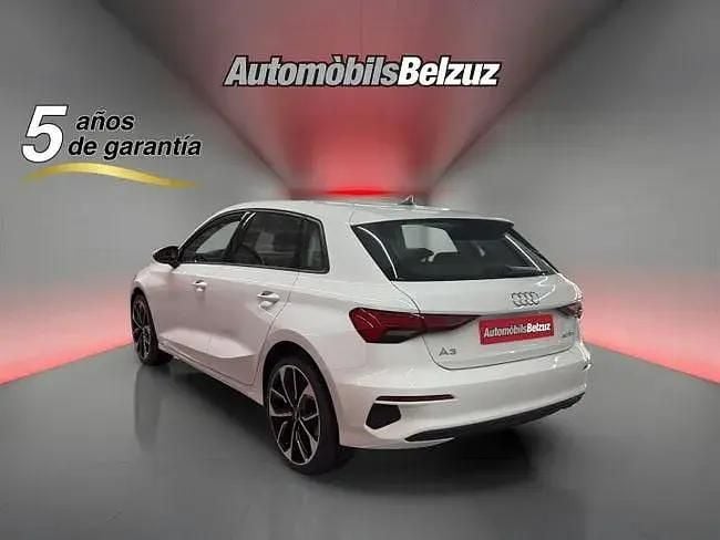 Käytetty Audi A3 Advanced Plus 116 HP (85 kW) 2023 Valkoinen Sedan