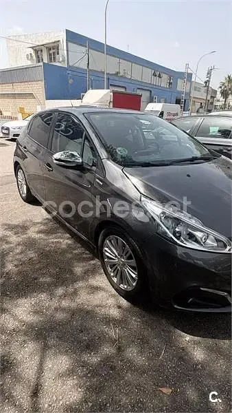 Usado Peugeot 208 Style 82 CV (60 kW) 2018 Gris / plata Utilitario