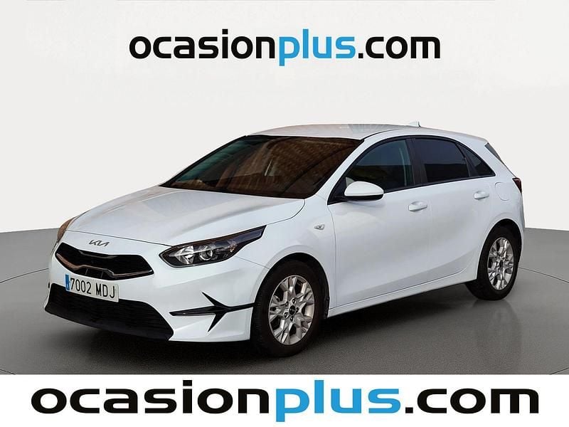 Usado Kia Ceed 120 CV (88 kW) 2023 Blanco Utilitario