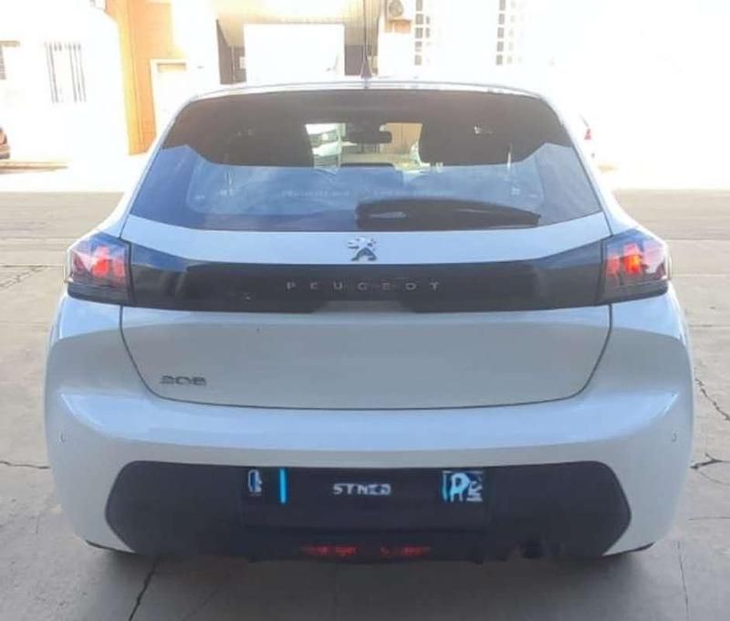 Usado Peugeot 208 Active 102 CV (75 kW) 2021 Blanco Utilitario