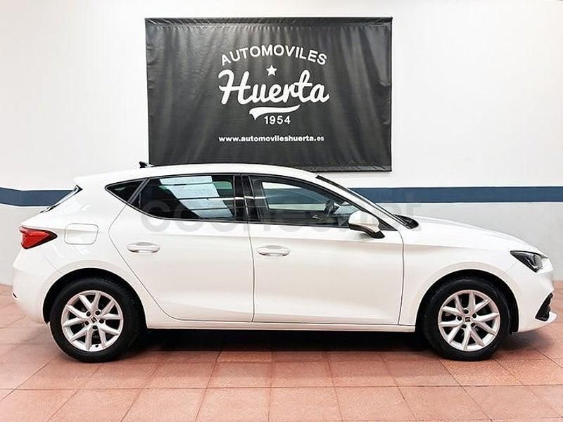 Usado Seat Leon Style 115 CV (84 kW) 2021 Blanco Berlina