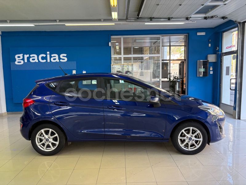Usado Ford Fiesta Trend 85 CV (62 kW) 2018 Azul Utilitario