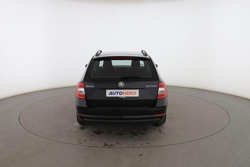 Usado Skoda Octavia 115 CV (84 kW) 2019 Negro Familiar