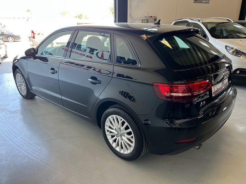 Usado Audi A3 116 CV (85 kW) 2018 Negro Berlina