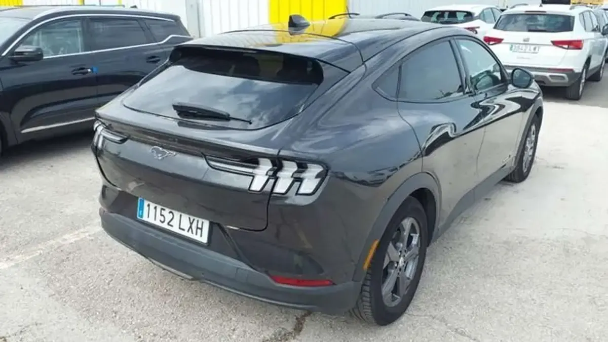 Usado Ford Mustang Mach-E 216 kW (294 CV) 2022 Gris SUV