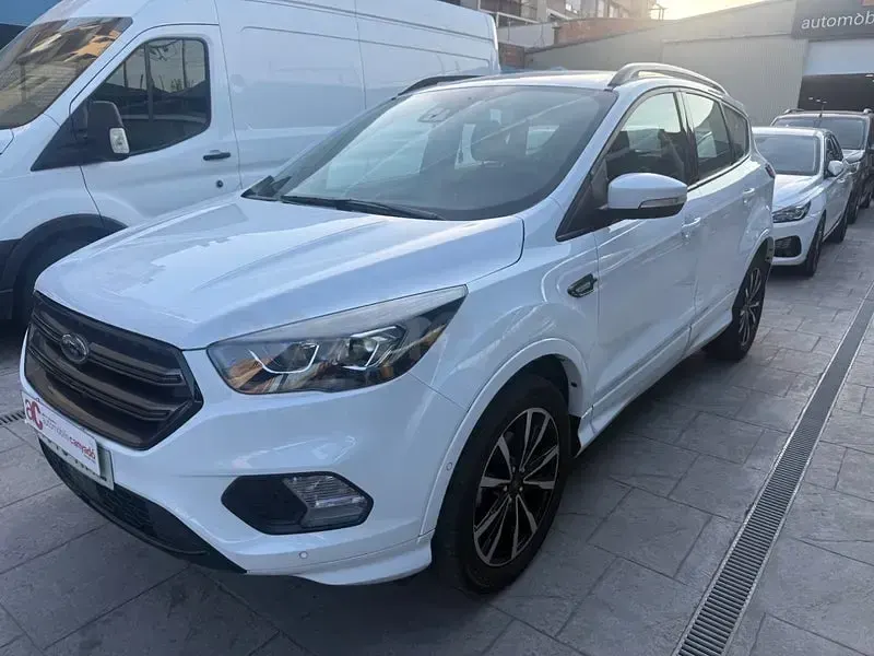 Usado Ford Kuga ST-Line 150 CV (110 kW) 2018 Blanco SUV