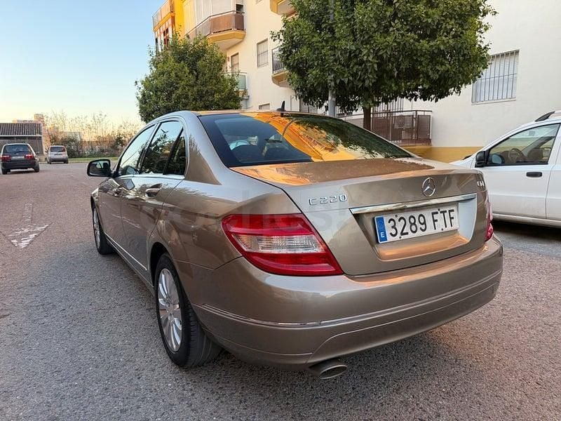 Usado Mercedes C220 Elegance 170 CV (125 kW) 2007 Beige Berlina