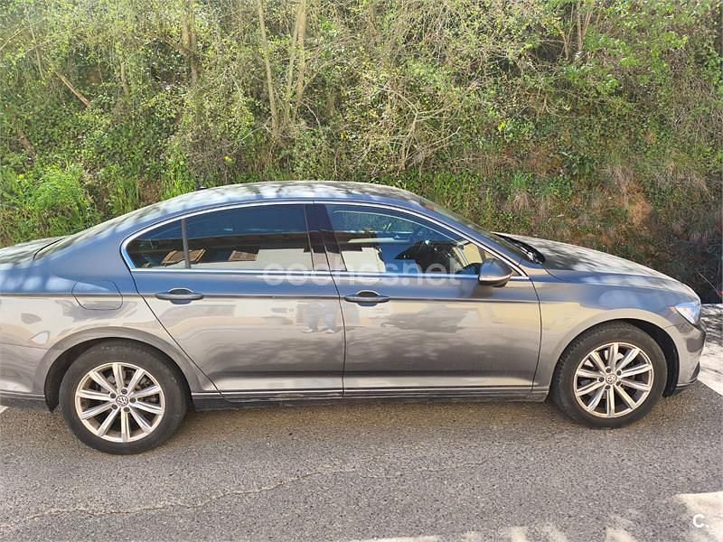 Usado VW Passat Edition 150 CV (110 kW) 2017 Gris / plata Berlina