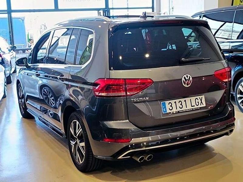 Usado VW Touran Sport 150 CV (110 kW) 2020 Gris Monovolumen