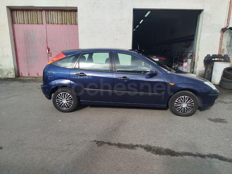 Usado Ford Focus Trend 115 CV (84 kW) 2004 Azul Berlina
