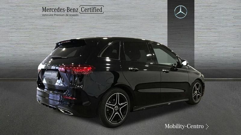 Usado Mercedes B200 AMG line 150 CV (110 kW) 2023 Negro noche Monovolumen