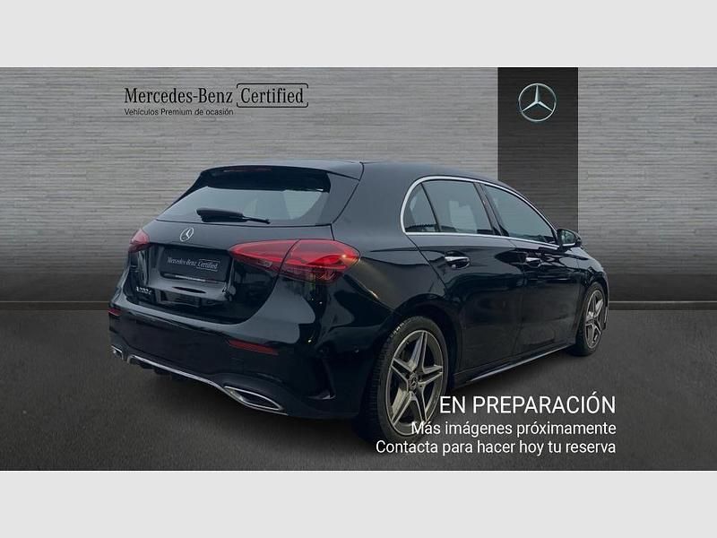 Usado Mercedes A200 AMG line 150 CV (110 kW) 2024 Negro Berlina