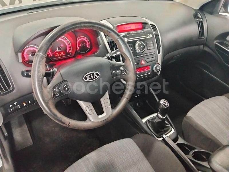 Usado Kia Ceed 128 CV (94 kW) 2011 Gris / plata Utilitario