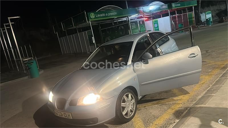 Gris / plata Usado 2002 Seat Ibiza Sport Berlina | 3500 € (Precio justo) - Imagen 1/4