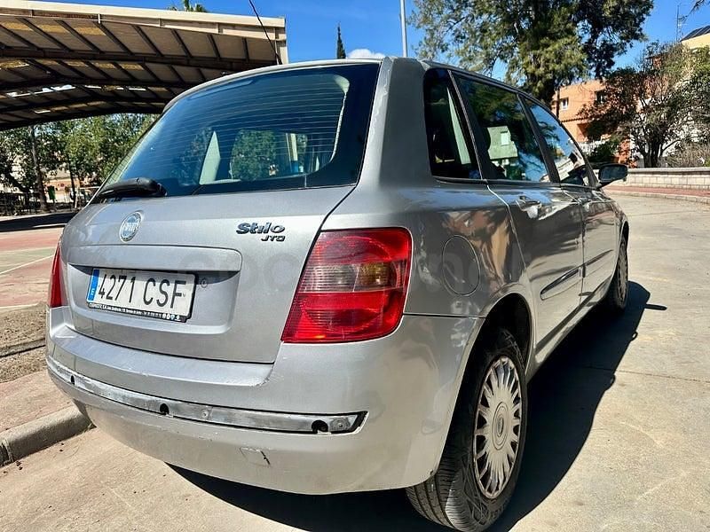 Usado Fiat Stilo 115 CV (84 kW) 2004 Gris / plata Berlina