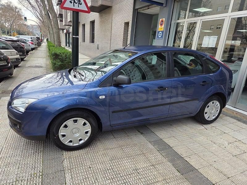 Usado Ford Focus Trend 101 CV (74 kW) 2005 Azul Berlina