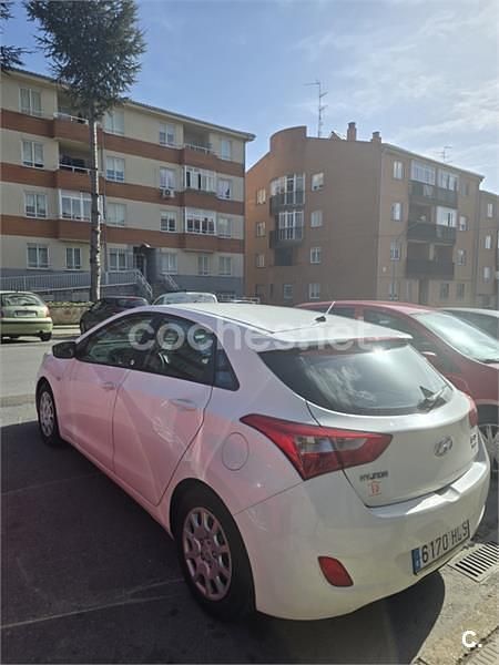 Usado Hyundai i30 110 CV (80 kW) 2012 Blanco Berlina