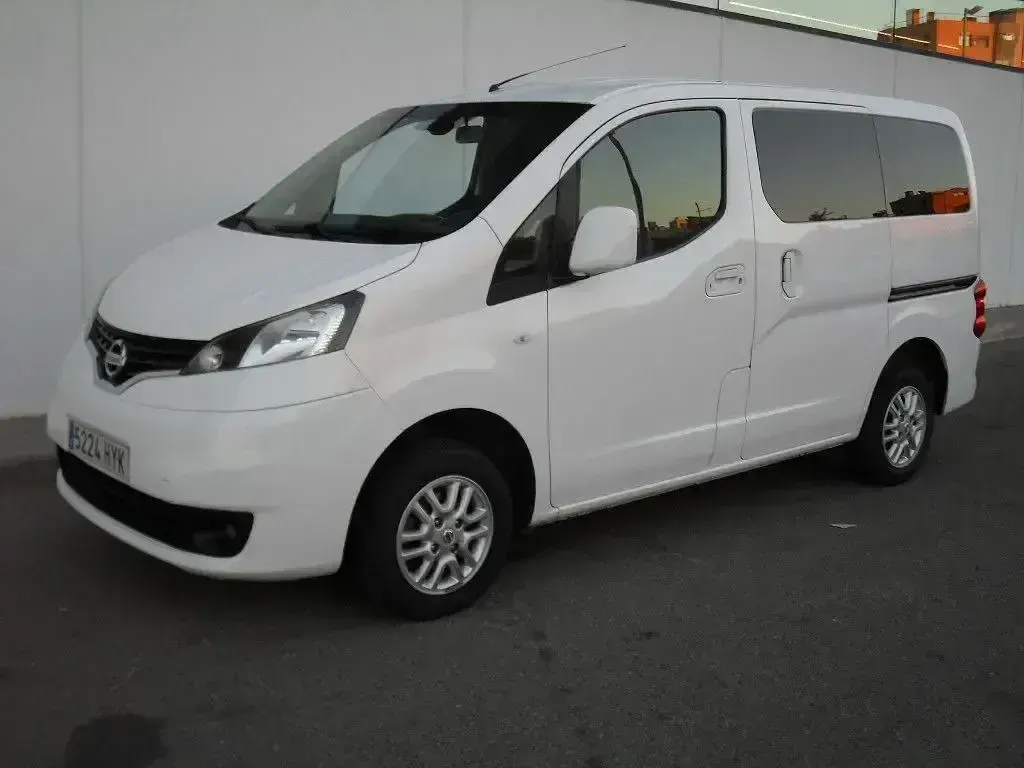 Begagnad Nissan Evalia 110 HK (80 kW) 2014 Vit Minibuss