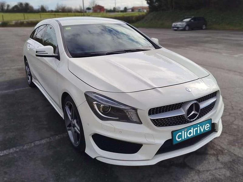 Usado Mercedes C220 AMG line 177 CV (130 kW) 2015 Blanco Familiar