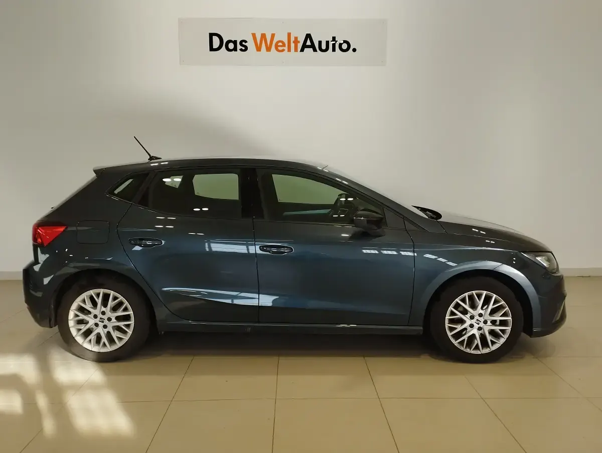 Usado Seat Ibiza FR 115 CV (84 kW) 2025 Gris Utilitario