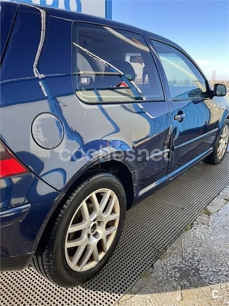 Usado VW Golf IV 130 CV (95 kW) 2003 Azul Berlina