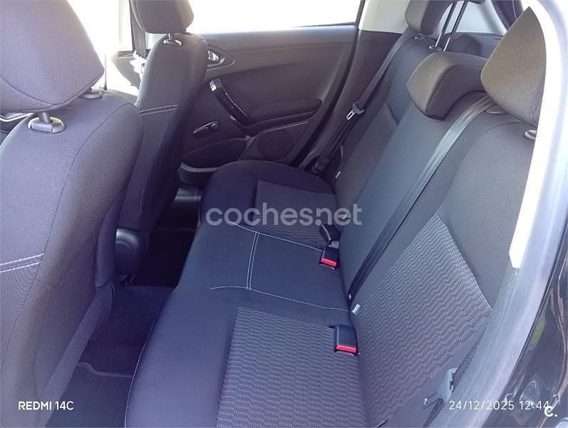 Usado Peugeot 208 Access 82 CV (60 kW) 2014 Negro Utilitario